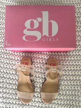 Gianni Bino Girls Clear Strap Sandals with Nude Straps sz 1